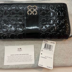 Coach Zip Accordion Wallet - Black - Leather (plastic feeling). Good condition.